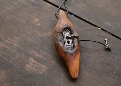 Pinienholz Schloss Kette
