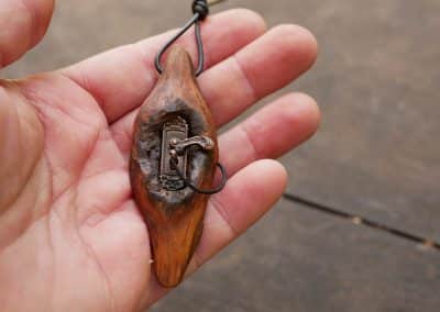 Pinienholz Schloss Kette