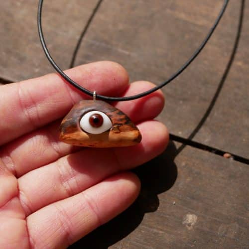 Auge in Baumperle