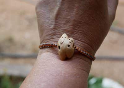 Baumperlen Wichtel Armband Makramee