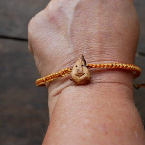 Baumperlen Wichtel Armband Makramee