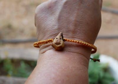 Baumperlen Wichtel Armband Makramee