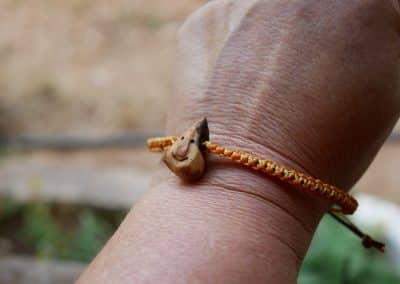 Baumperlen Wichtel Armband Makramee