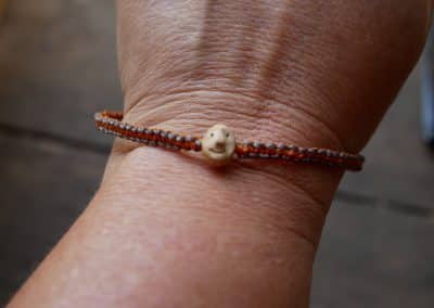Baumperlen Wichtel Armband Makramee