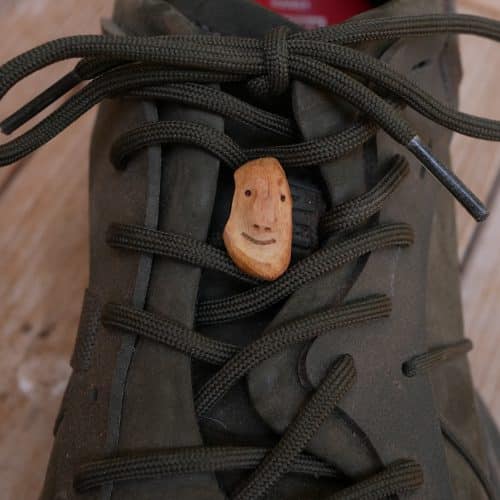 Schuhwichtel aus Baumperlen geschnitzt
