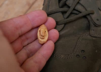 Schuhwichtel aus Baumperlen geschnitzt