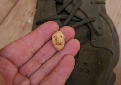 Schuhwichtel aus Baumperlen geschnitzt