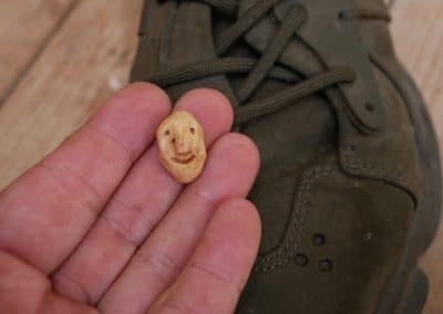Schuhwichtel aus Baumperlen geschnitzt