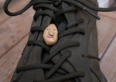 Schuhwichtel aus Baumperlen geschnitzt
