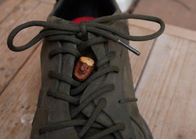 Schuhwichtel aus Baumperlen geschnitzt