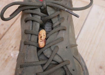 Schuhwichtel aus Baumperlen geschnitzt