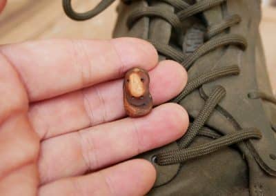 Schuhwichtel aus Baumperlen geschnitzt