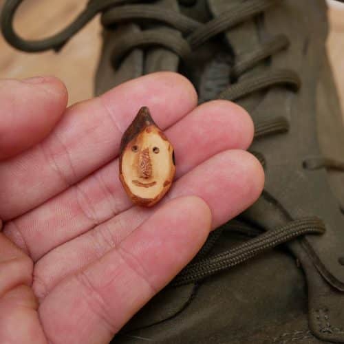 Schuhwichtel aus Baumperlen geschnitzt