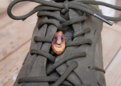 Schuhwichtel aus Baumperlen geschnitzt