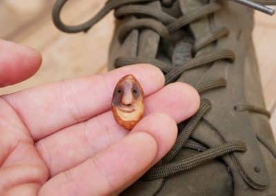 Schuhwichtel aus Baumperlen geschnitzt