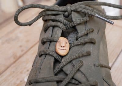 Schuhwichtel aus Baumperlen geschnitzt