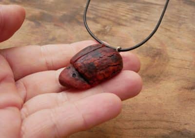 Käfer Avocado als Kettenanhänger