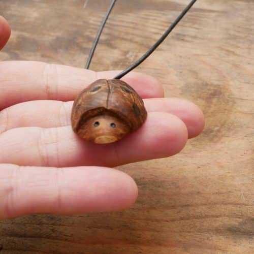 Käfer Baumperle als Kettenanhänger