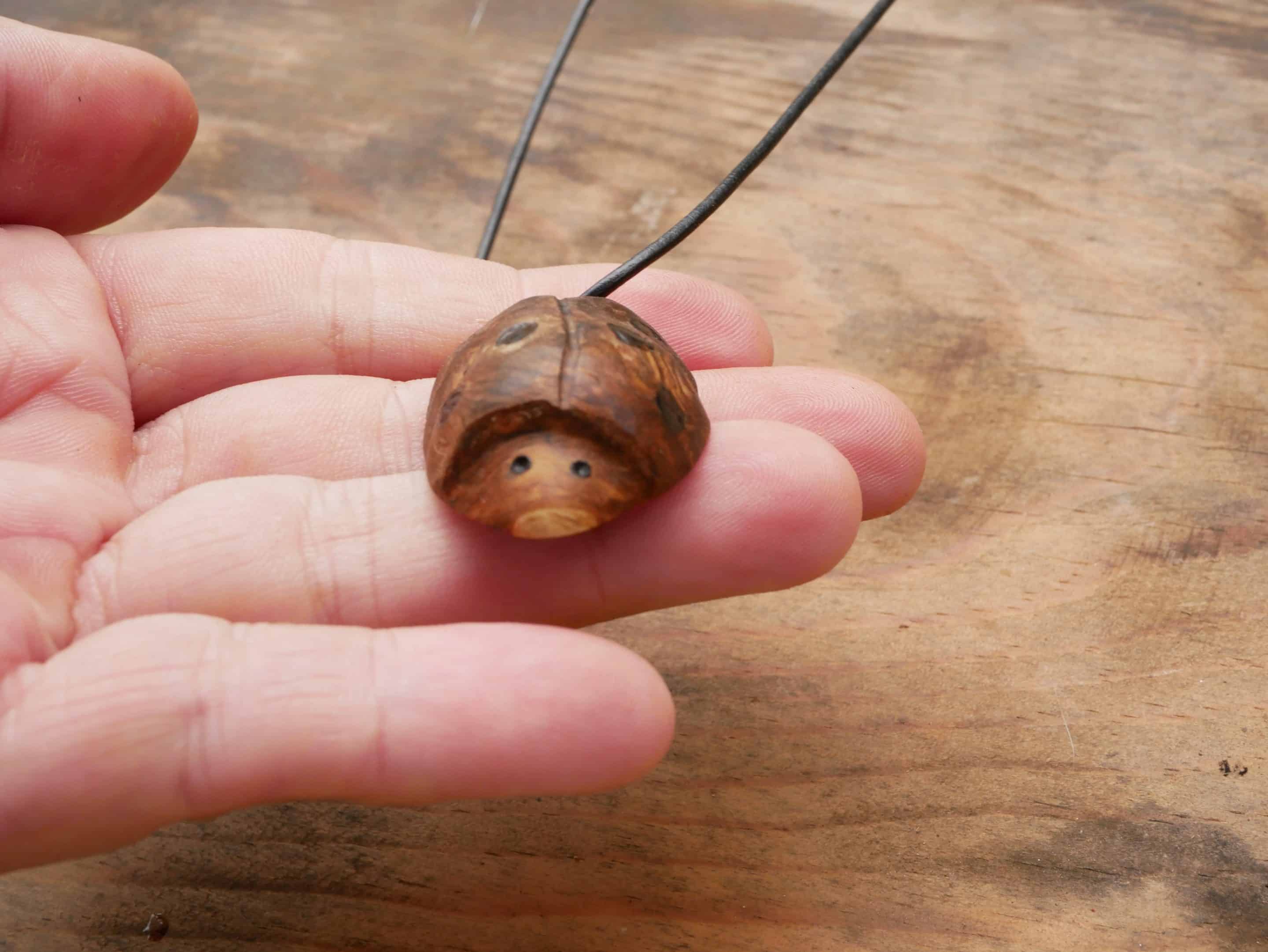 Käfer Baumperle als Kettenanhänger