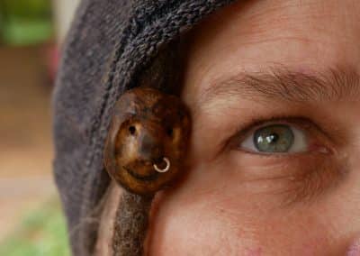 Dreadwichtel aus Baumperle mit Nasenpiercing