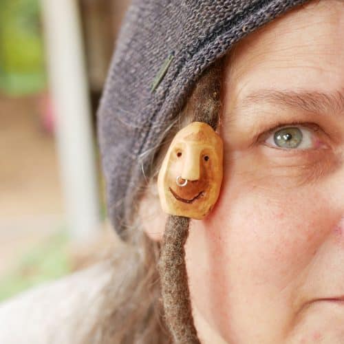Dreadwichtel aus Baumperle mit Nasenpiercing