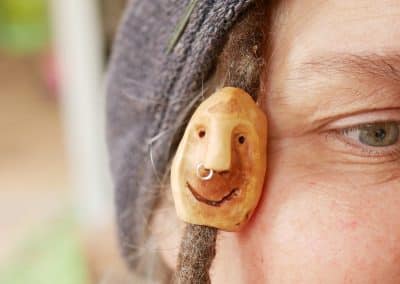 Dreadwichtel aus Baumperle mit Nasenpiercing