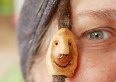 Dreadwichtel aus Baumperle mit Nasenpiercing
