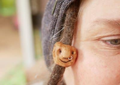 Dreadwichtel aus Baumperle mit Nasenpiercing