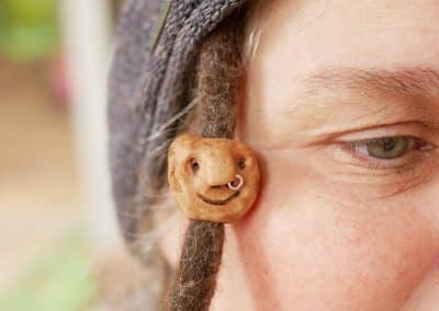 Dreadwichtel aus Baumperle mit Nasenpiercing