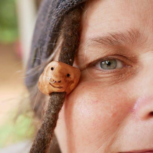 Dreadwichtel aus Baumperle mit Nasenpiercing