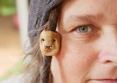 Dreadwichtel aus Baumperle mit Nasenpiercing