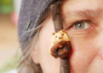 Dreadwichtel aus Baumperle mit Nasenpiercing