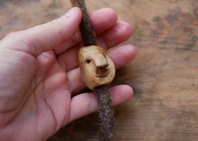 Dreadwichtel aus Baumperle mit Nasenpiercing
