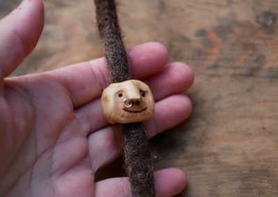 Dreadwichtel aus Baumperle mit Nasenpiercing