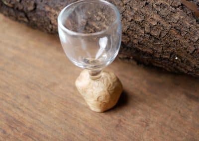 Likörglas mit Baumperle