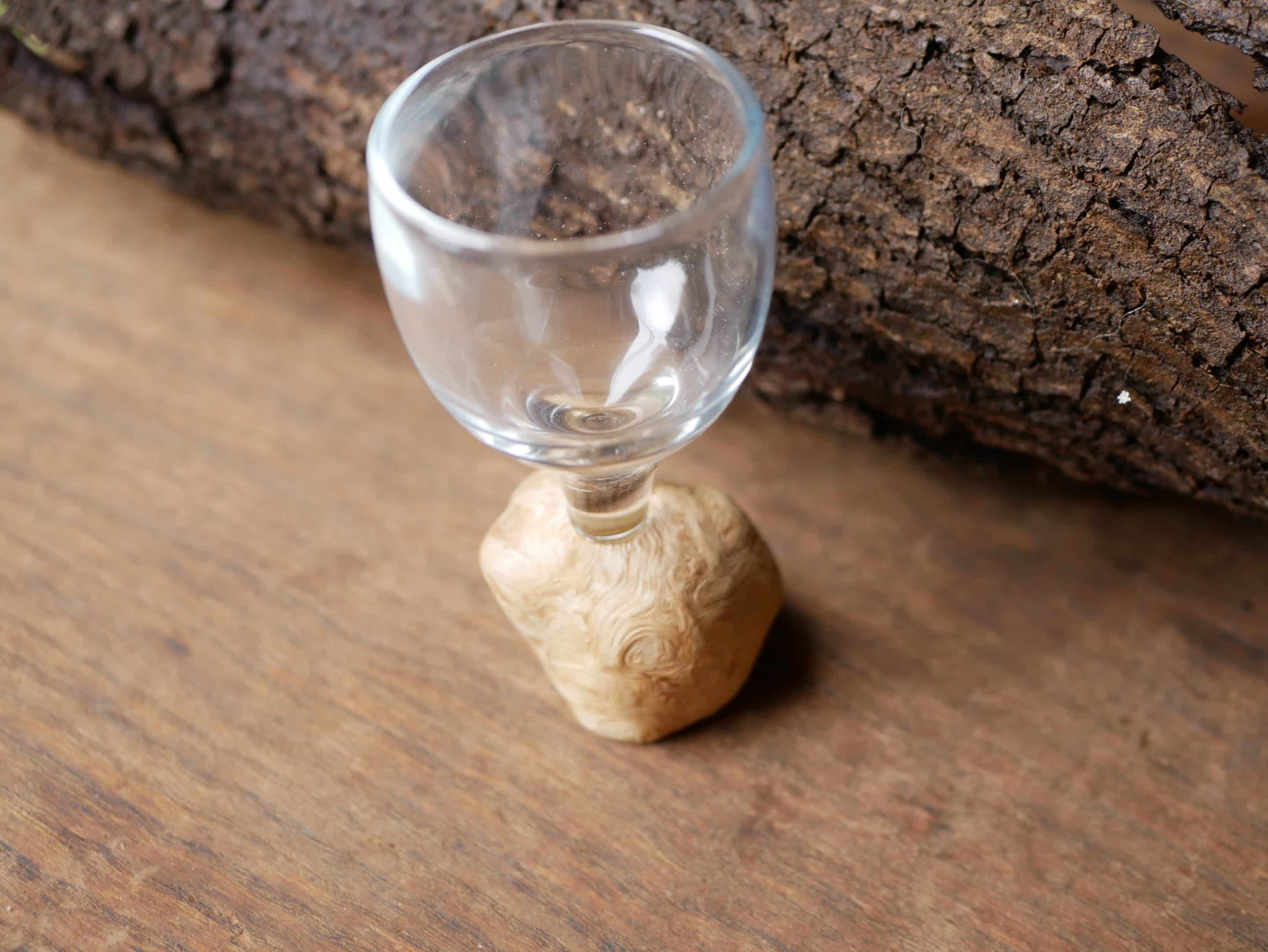 Likörglas mit Baumperle