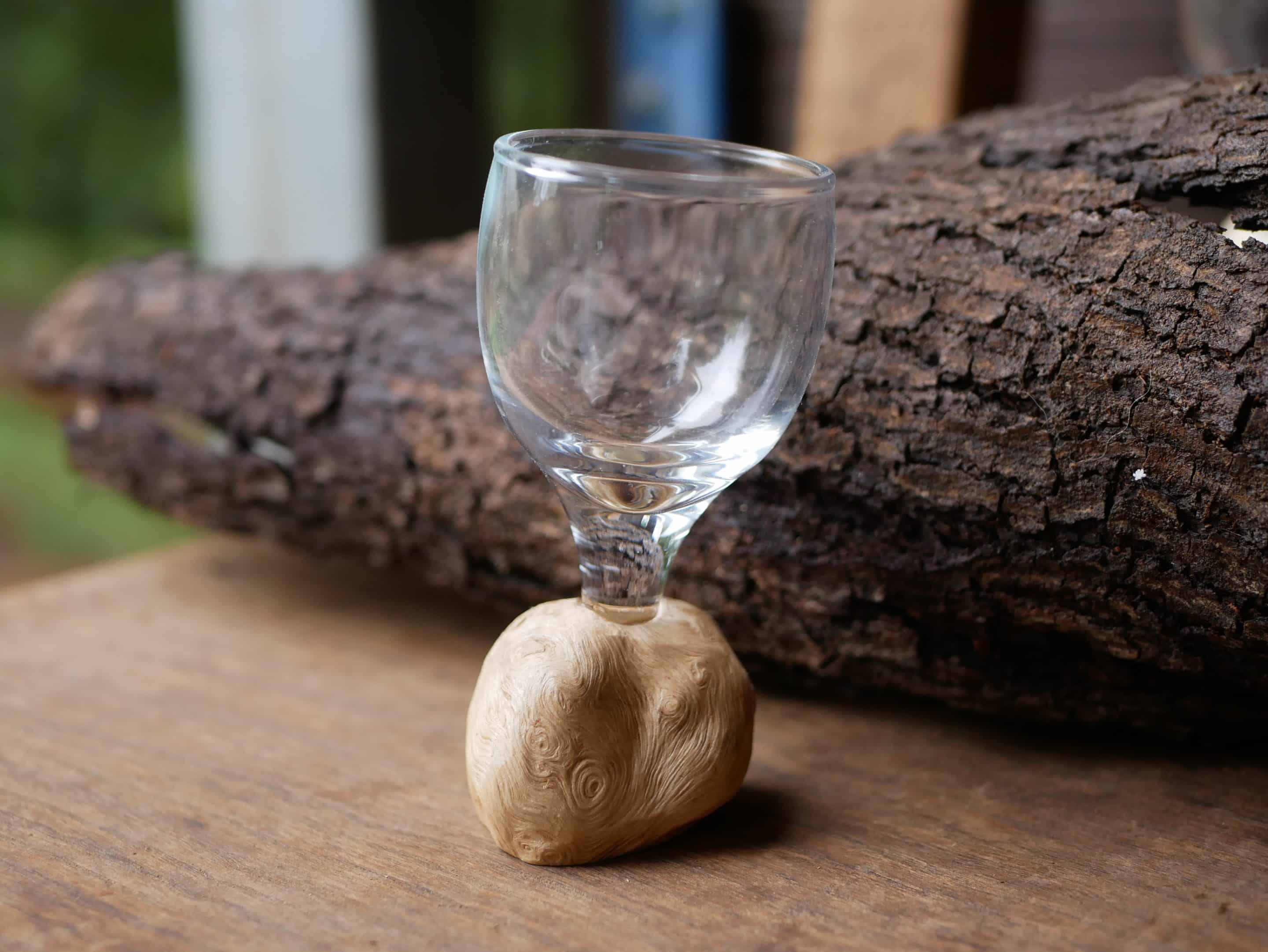 Likörglas mit Baumperle