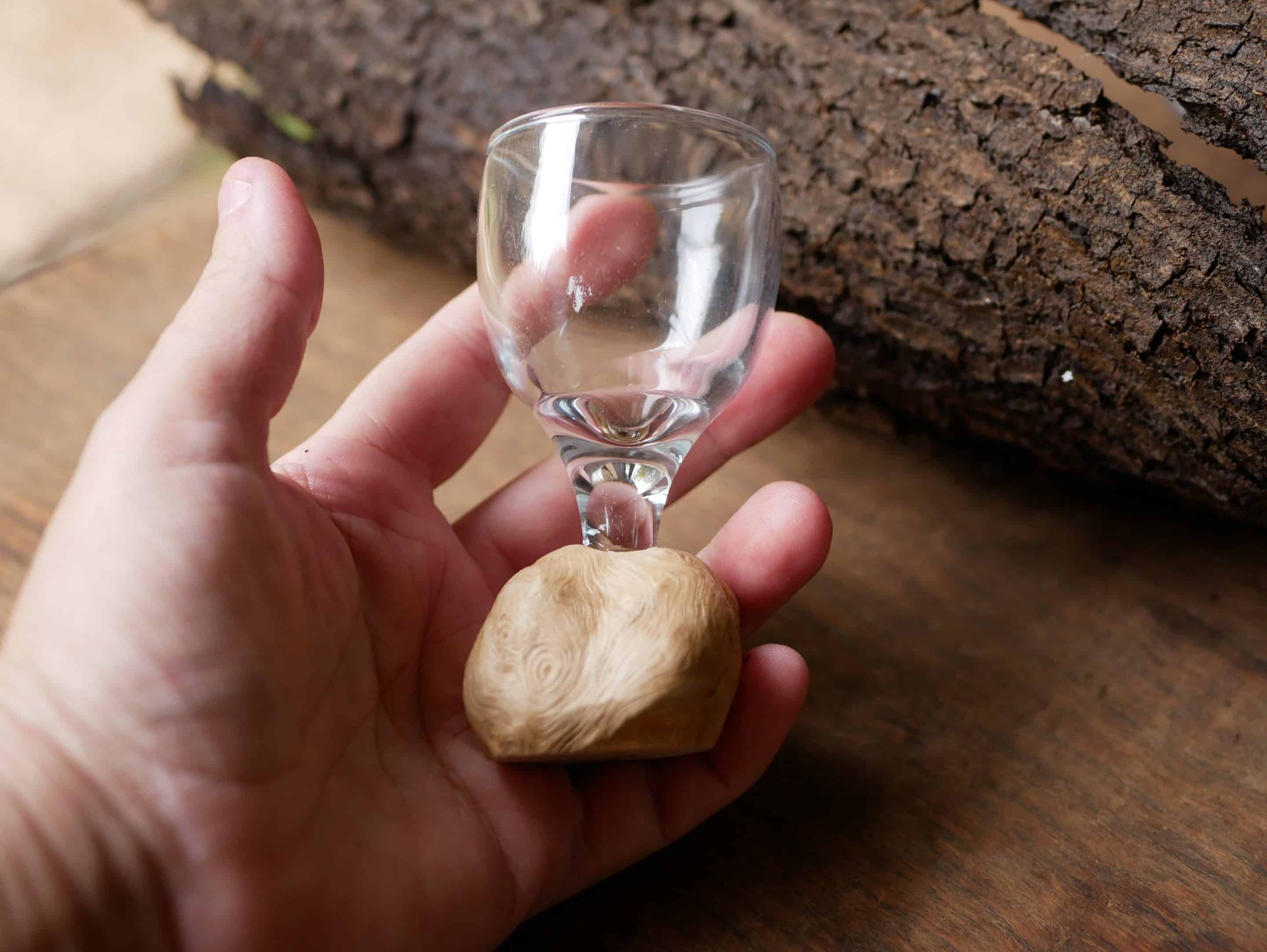 Likörglas mit Baumperle