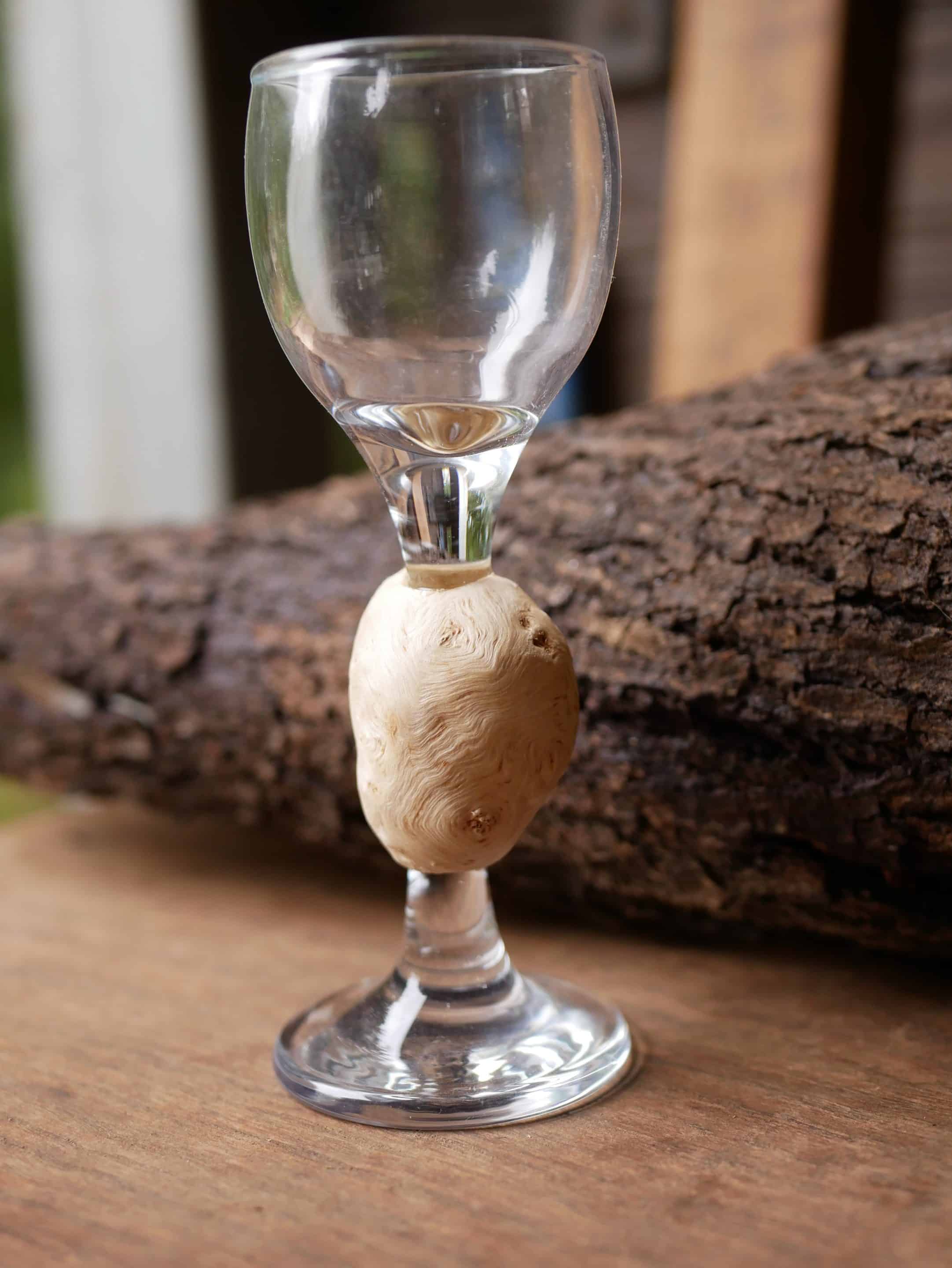 Likörglas mit Baumperle