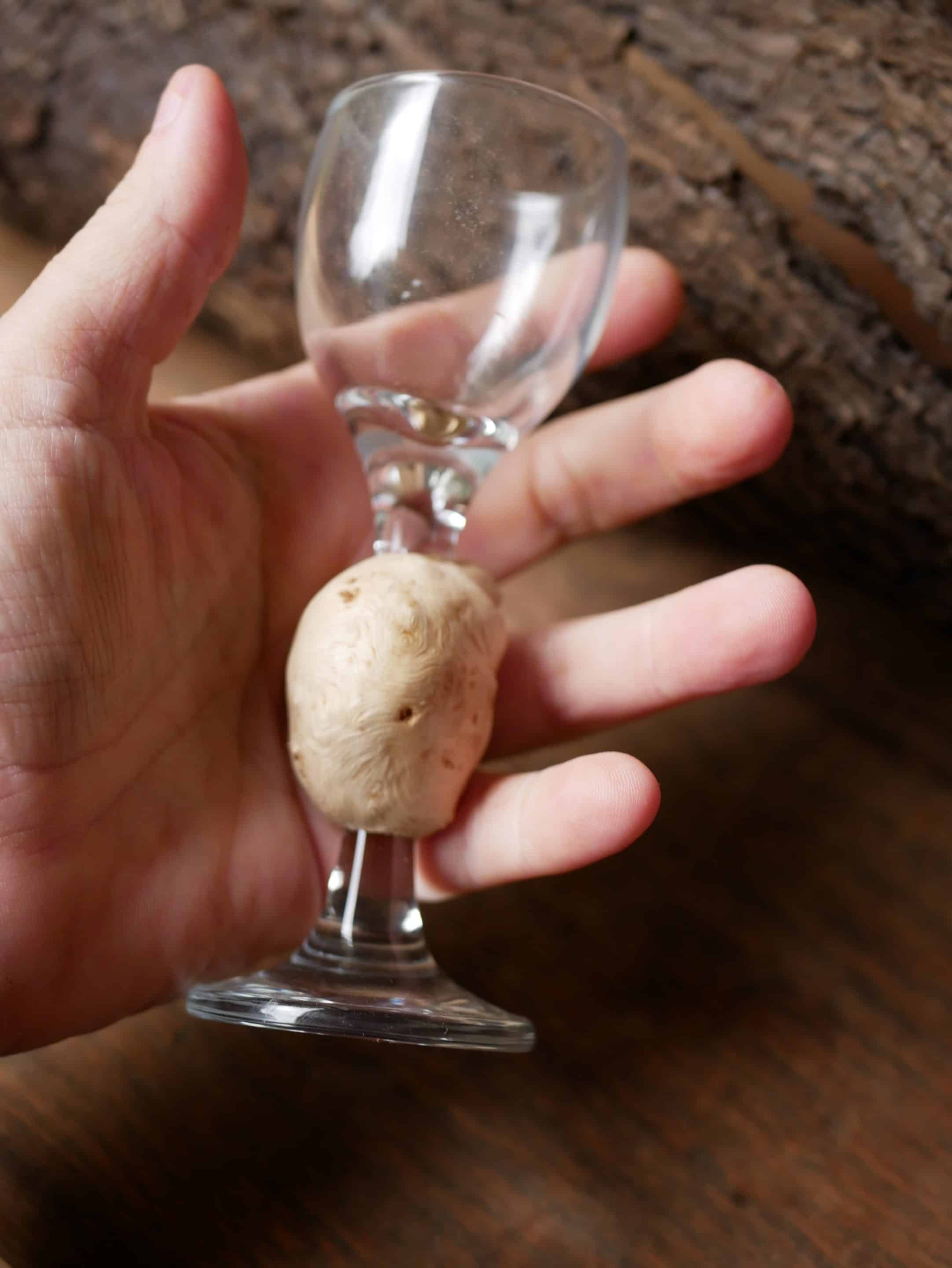 Likörglas mit Baumperle