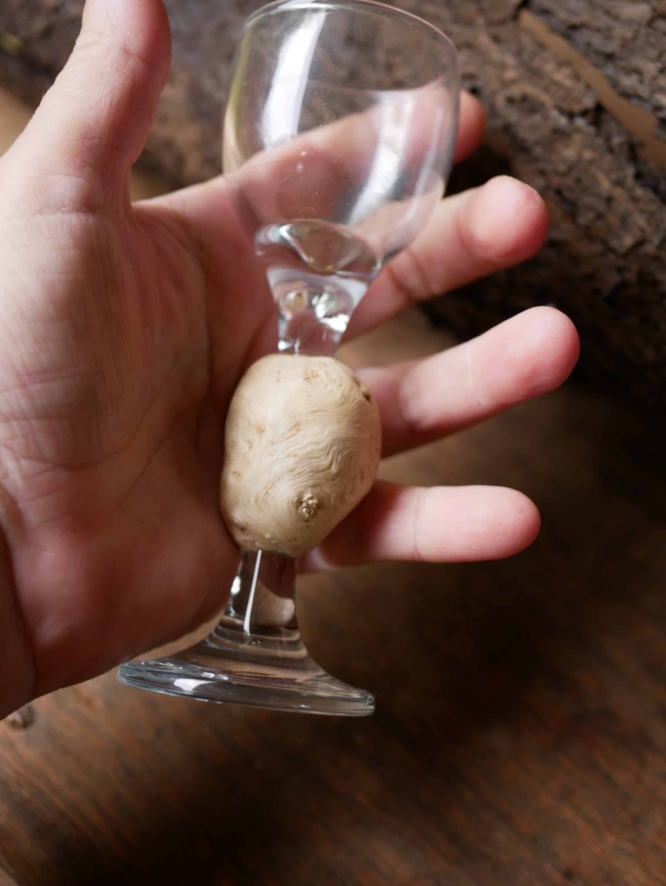 Likörglas mit Baumperle