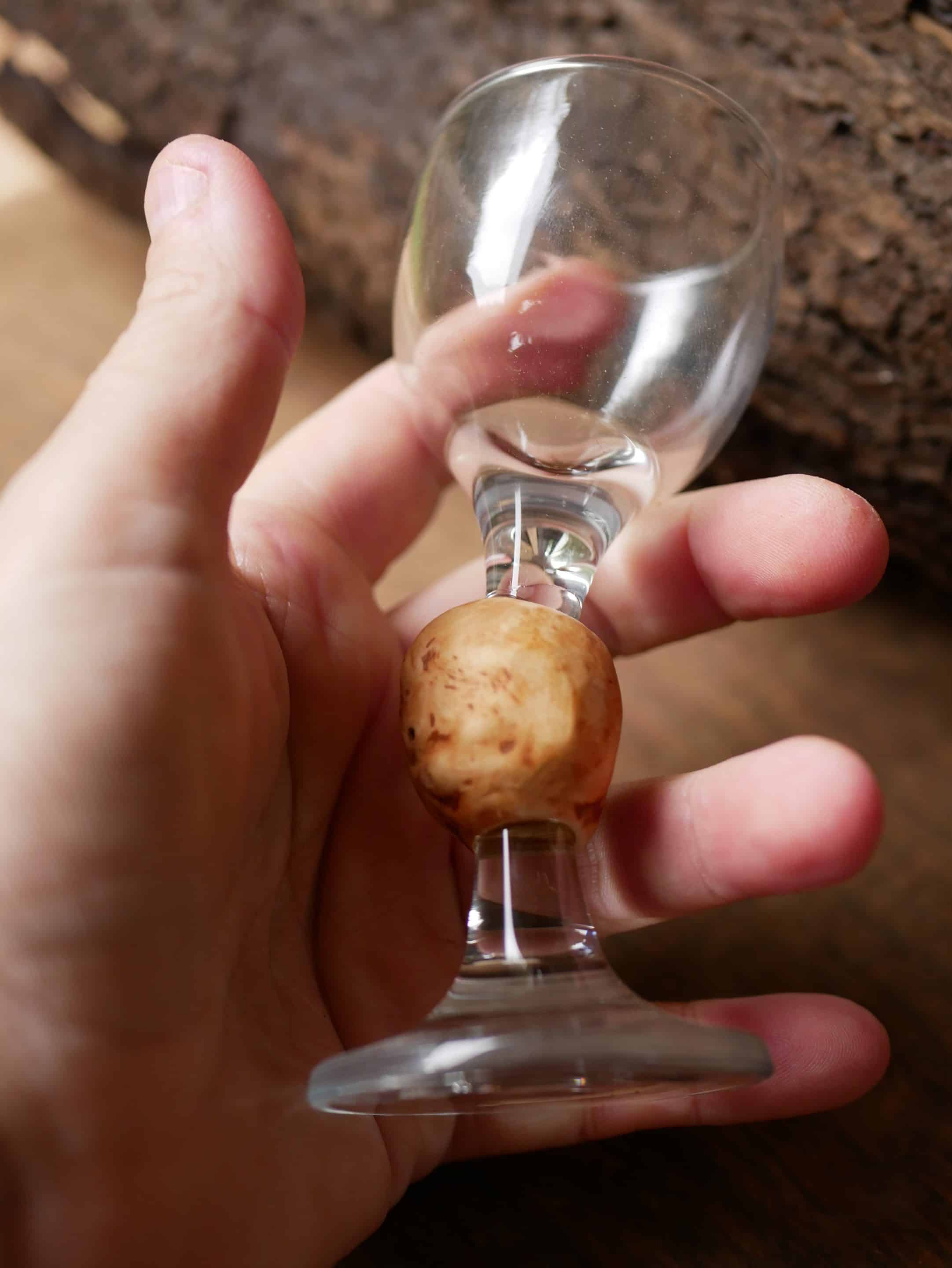 Likörglas mit Baumperle
