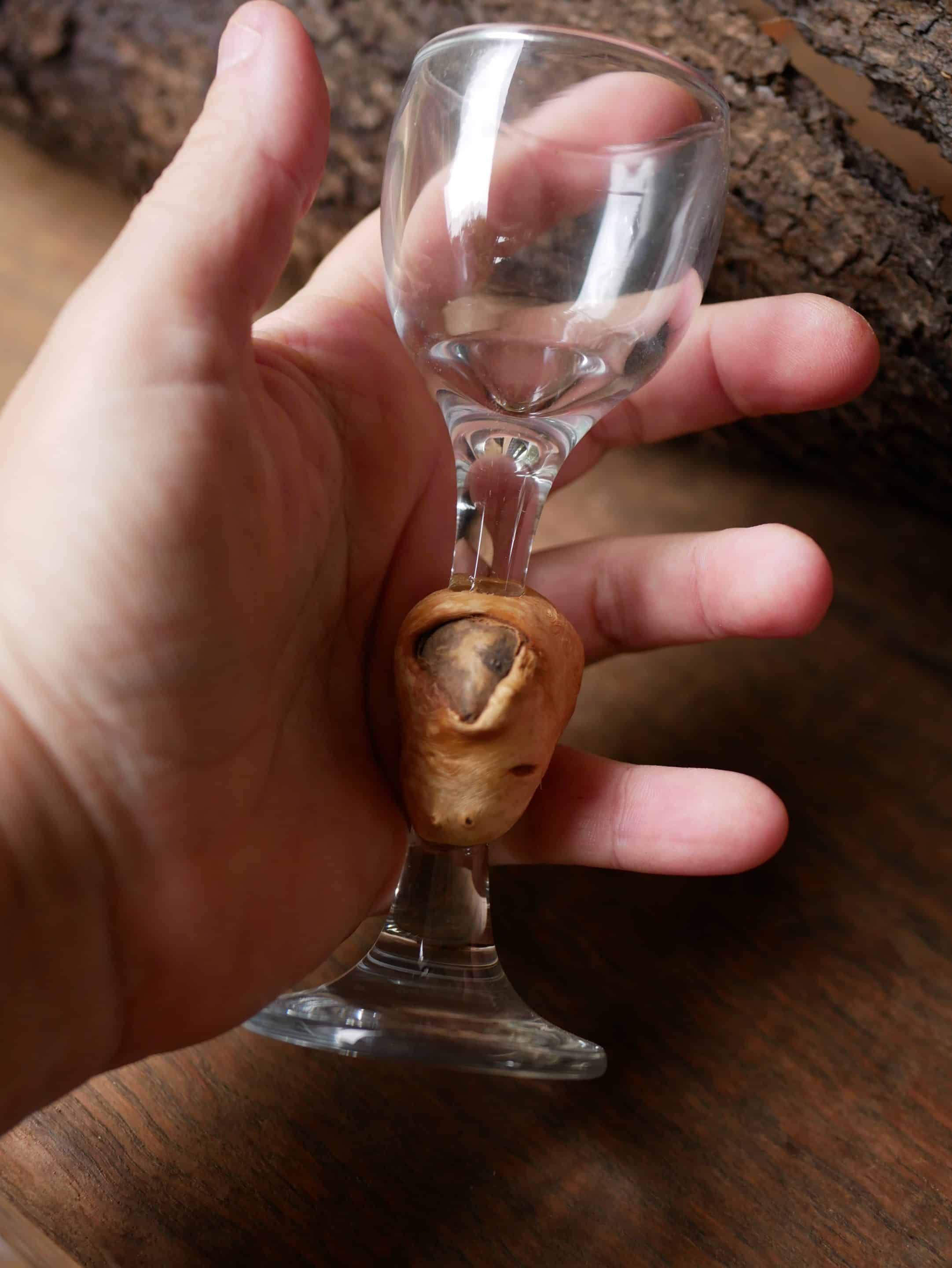 Likörglas mit Baumperle