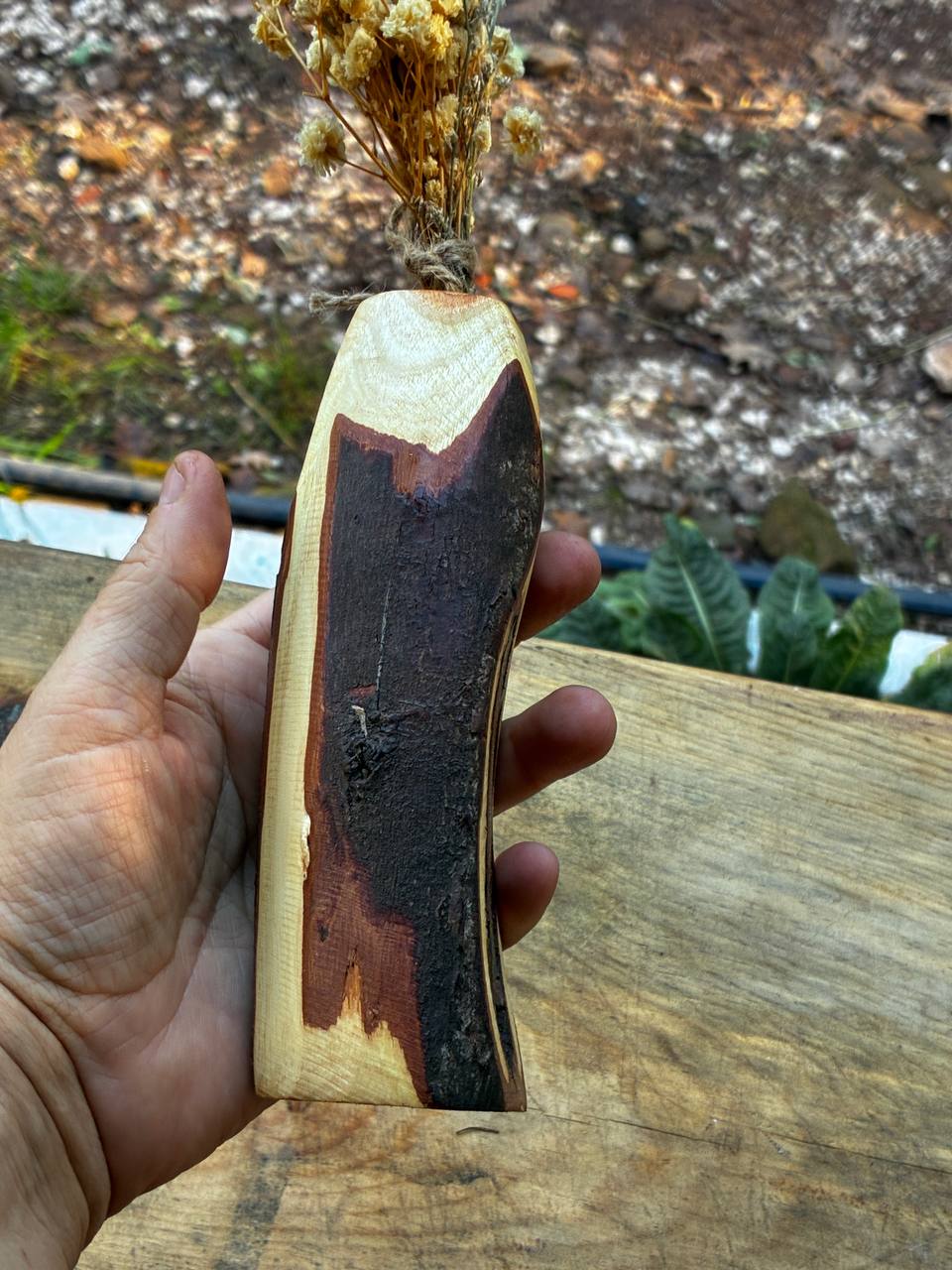 Vase für Trockenblumen aus Mimose