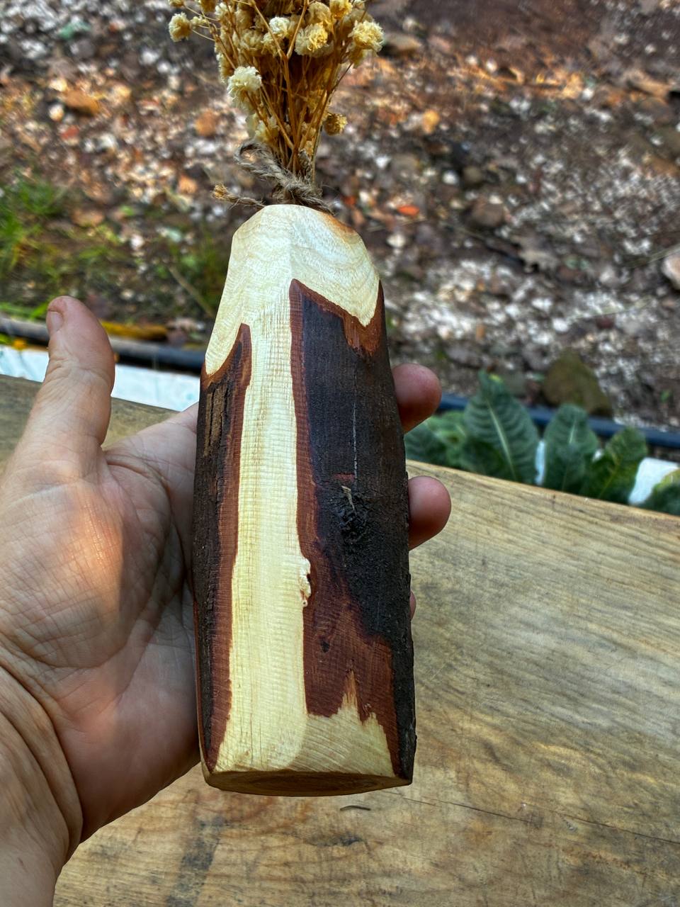 Vase für Trockenblumen aus Mimose