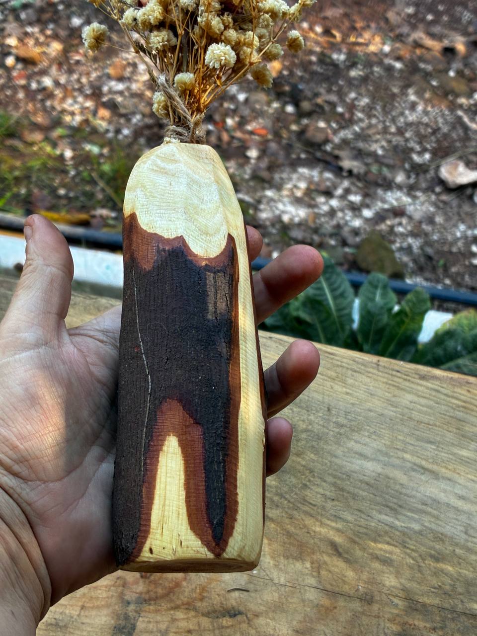 Vase für Trockenblumen aus Mimose