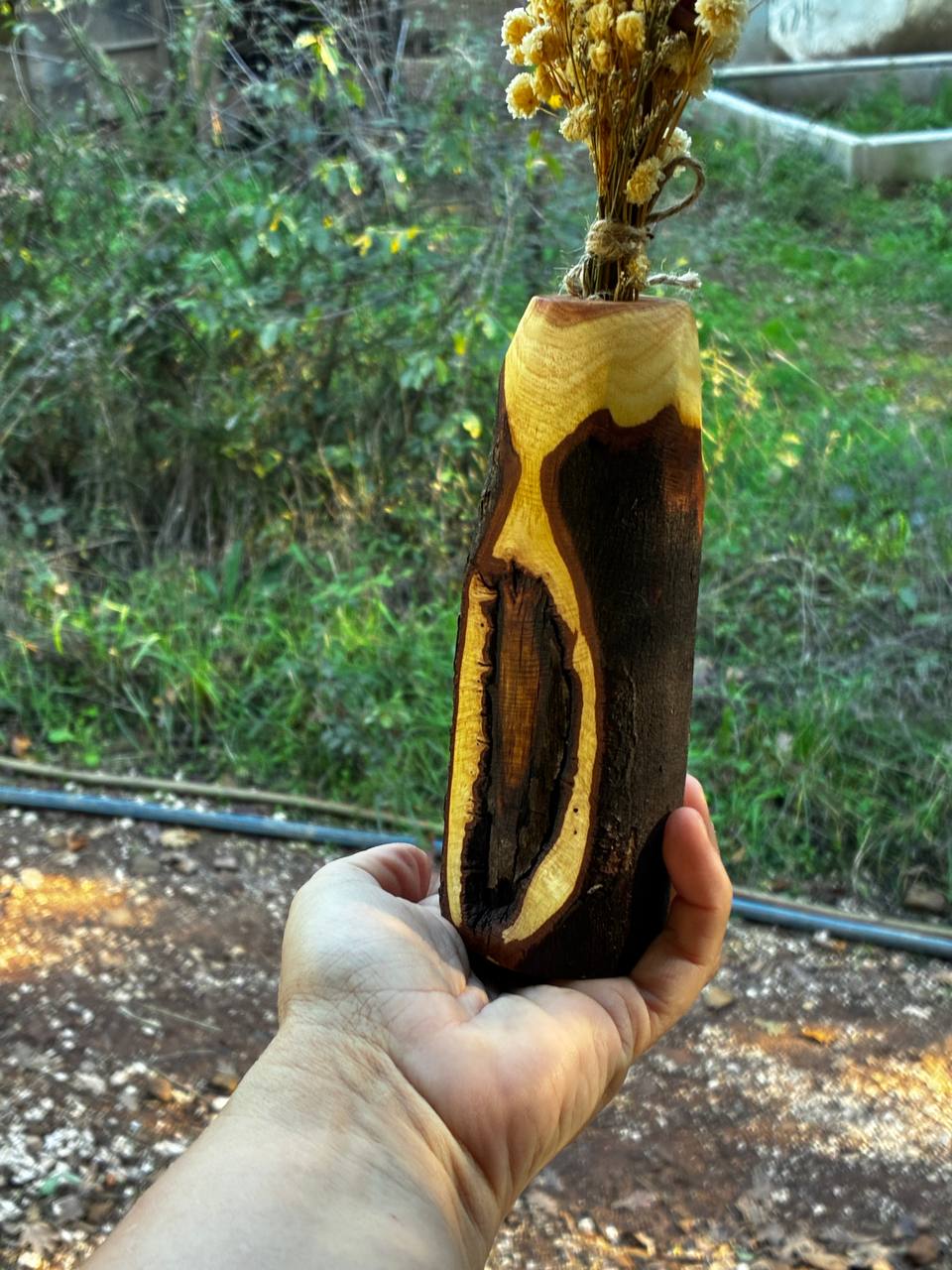 Vase für Trockenblumen aus Mimose