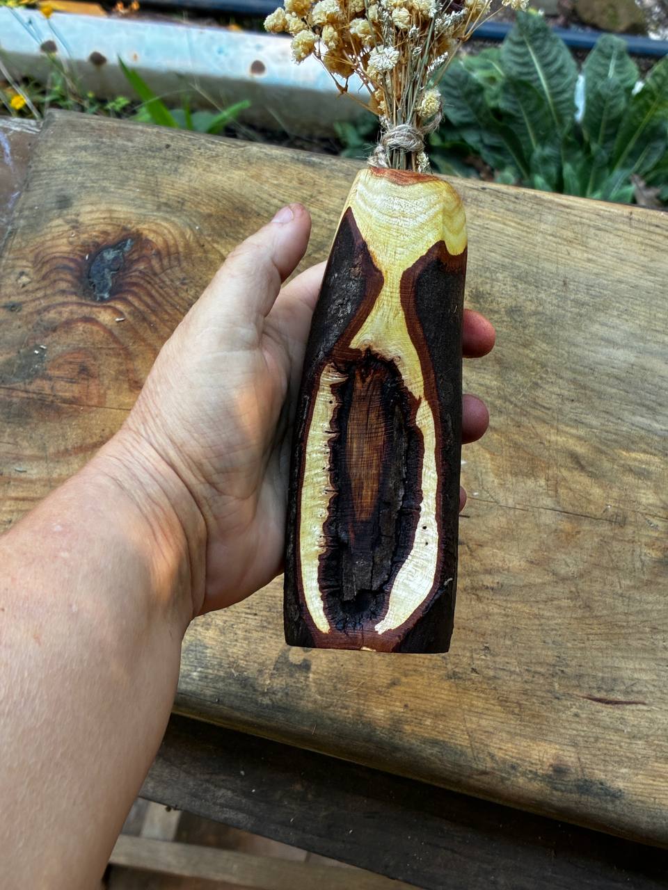 Vase für Trockenblumen aus Mimose