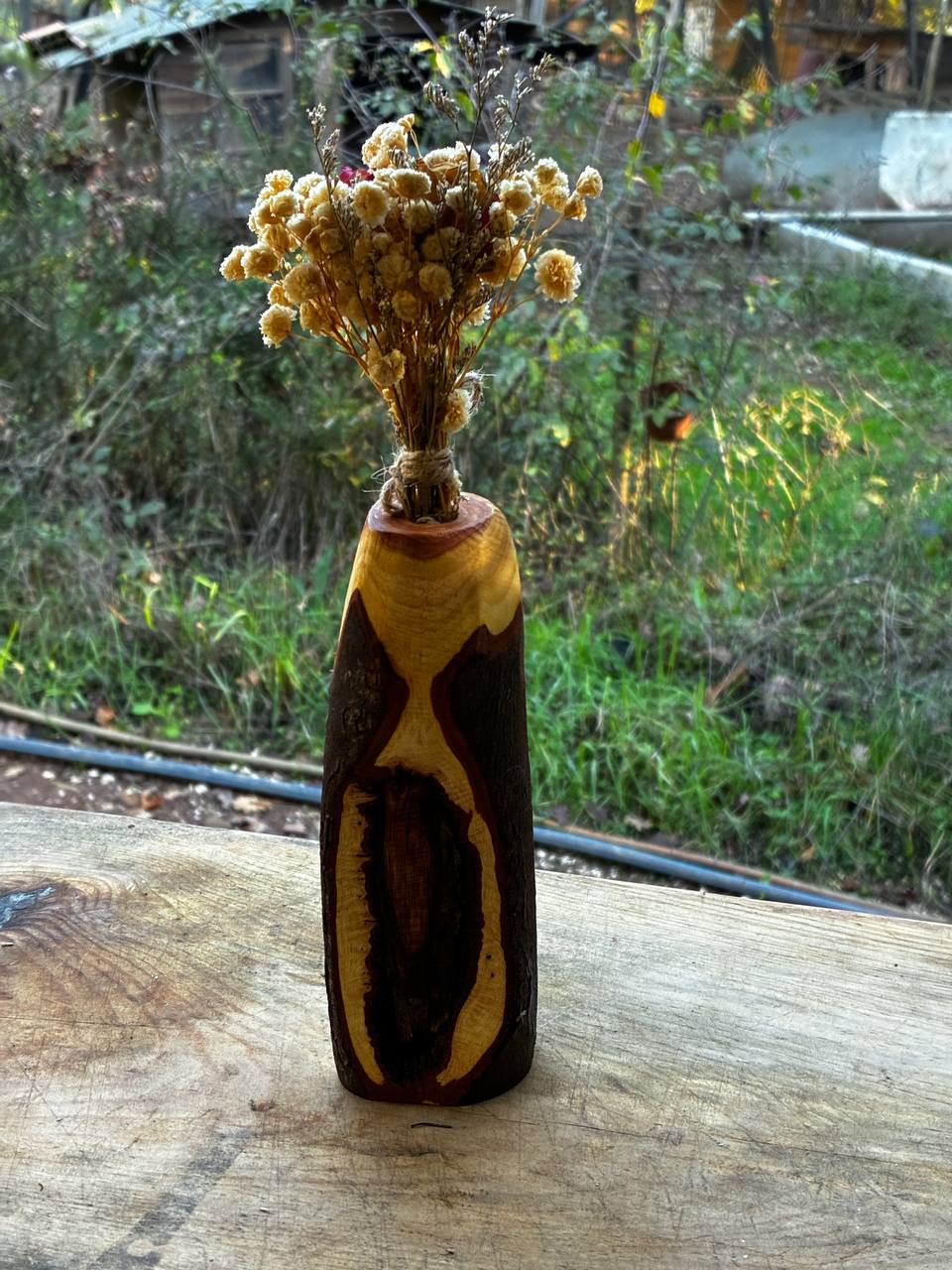 Vase für Trockenblumen aus Mimose