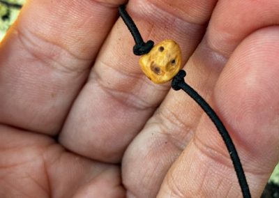 Wichtel Gummiband aus Baumperle